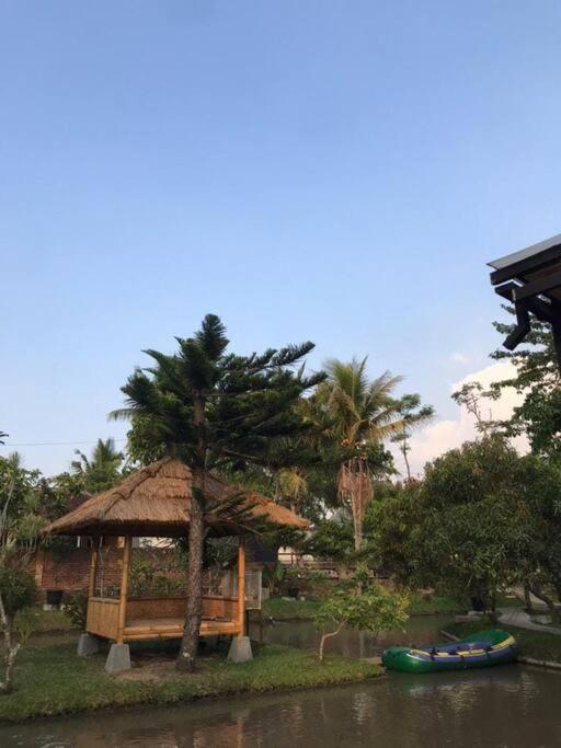 Villa As-Salam, Kadungora, Garut Bagian luar foto